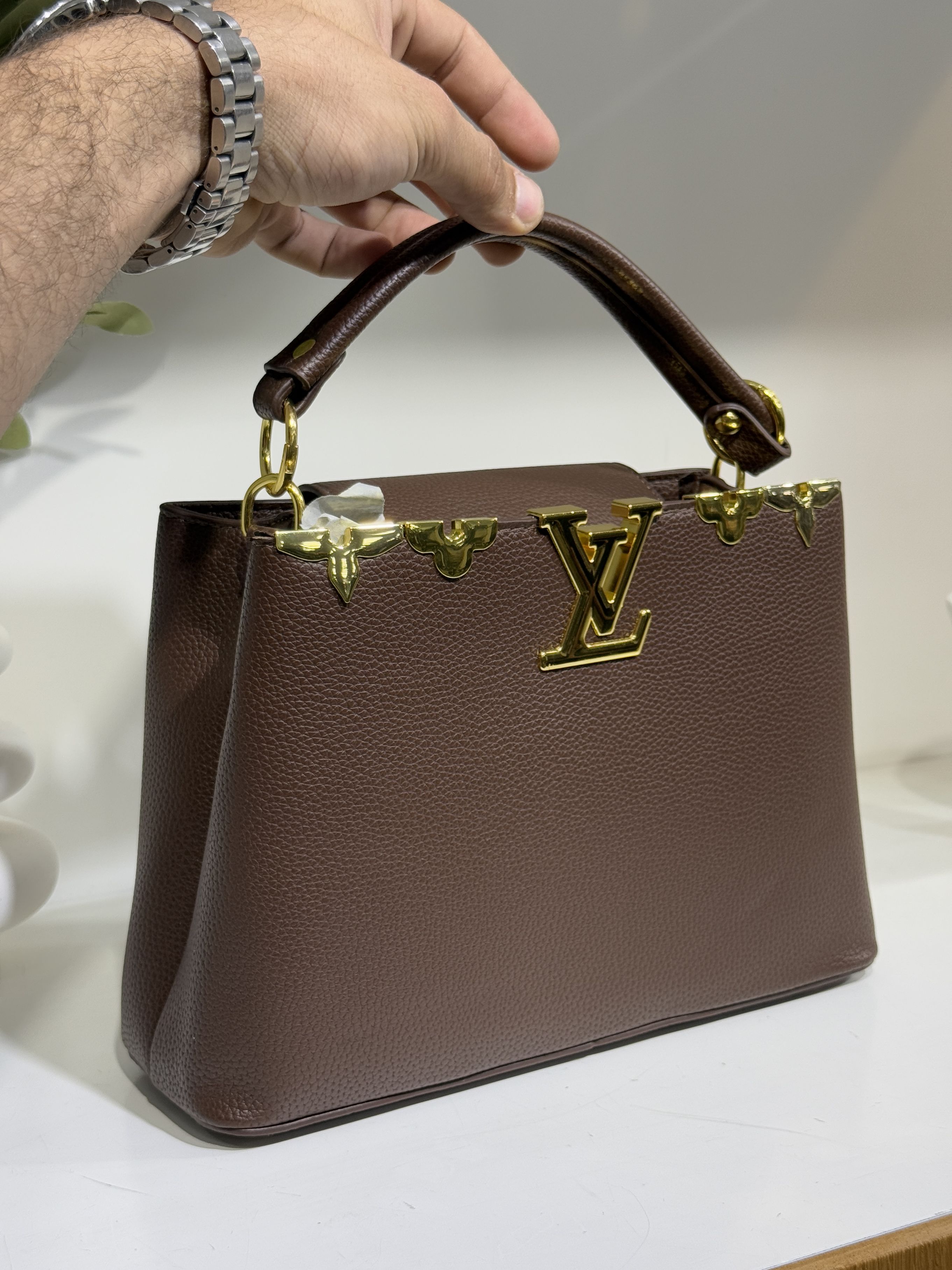 شنطة LV
